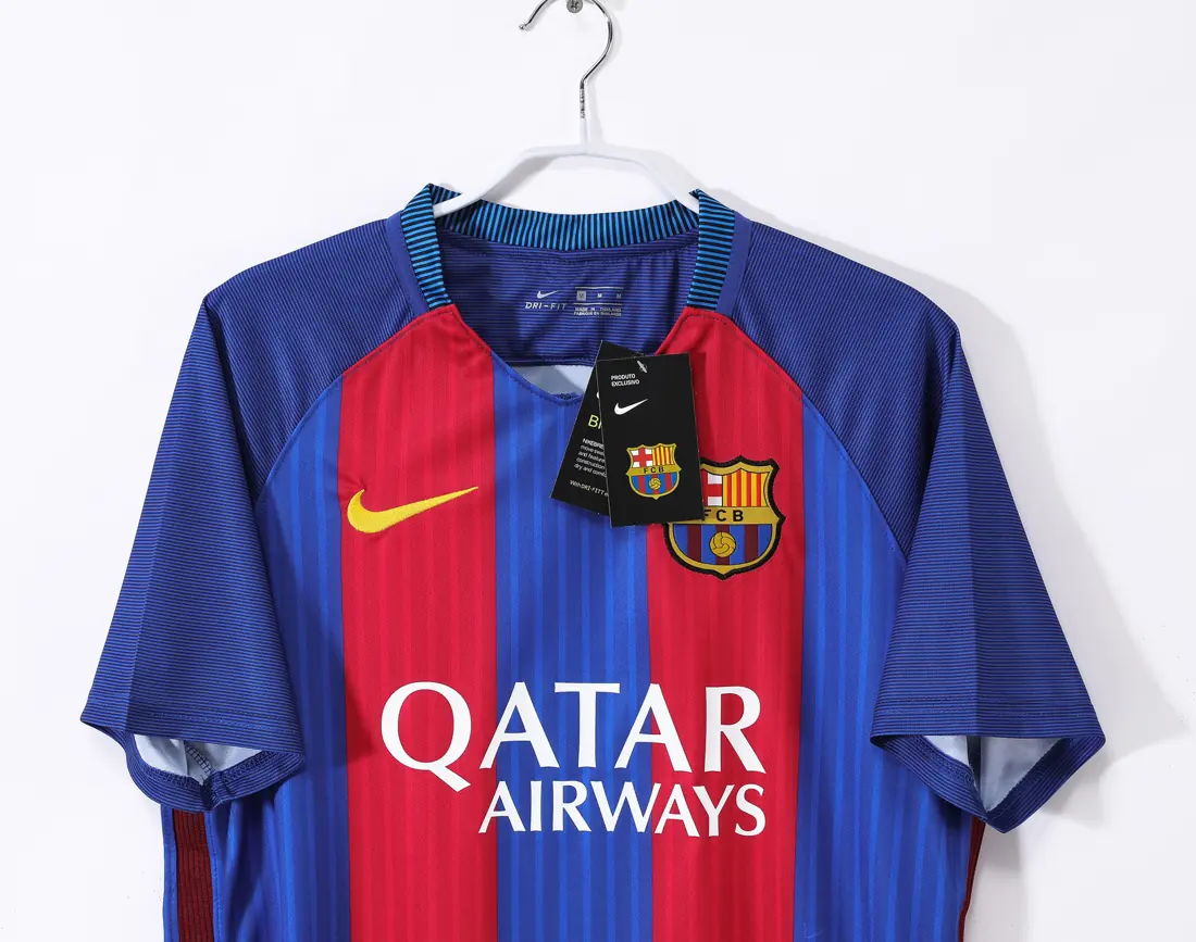 Foto 4 de Temporada 2016/17 Barcelona local retro 5A
