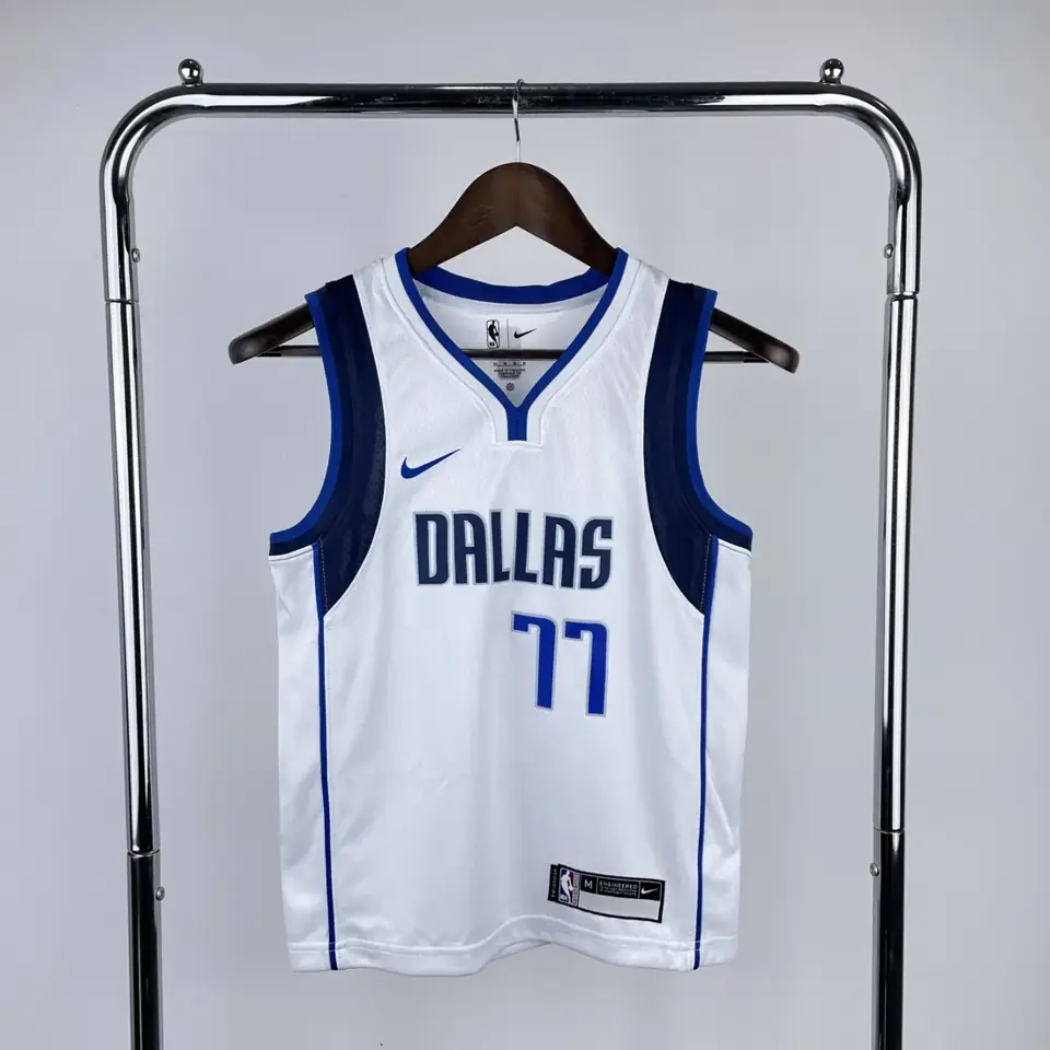 Foto 1 de Juvenil: Mavericks blanca n.º 77 Doncic