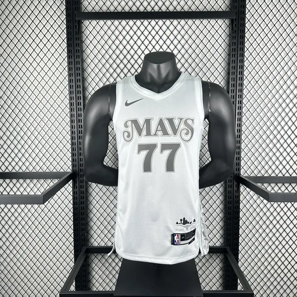 Foto 3 de Temporada 25 Dallas Mavericks Edición City número 77 Dončić