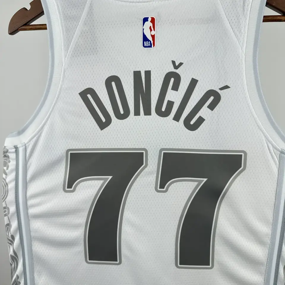 Foto 5 de Temporada 25 Dallas Mavericks Edición City número 77 Dončić
