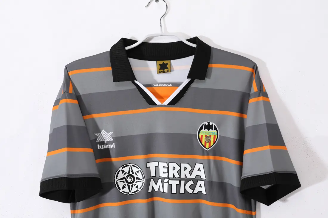 Foto 5 de Temporada 1999/00 Valencia CF tercera equipación 8A
