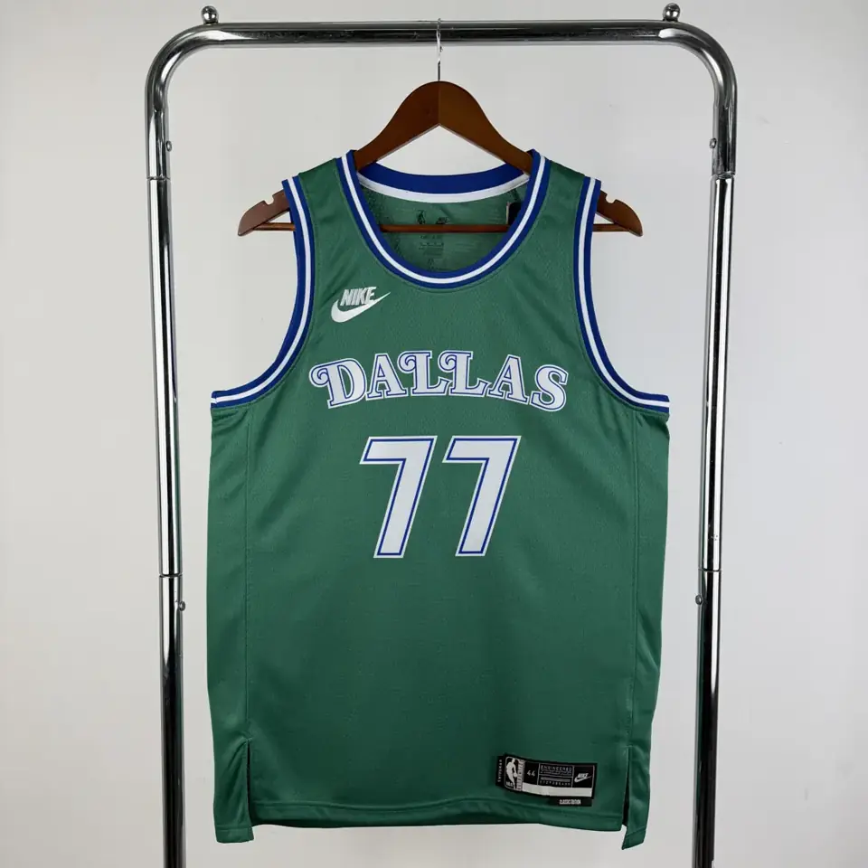 Foto 1 de Temporada 26 Mavericks retro verde nº 77 Doncic