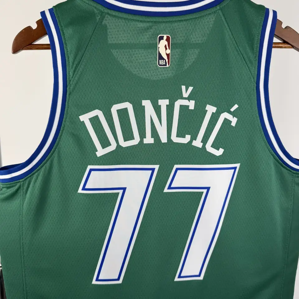 Foto 3 de Temporada 26 Mavericks retro verde nº 77 Doncic