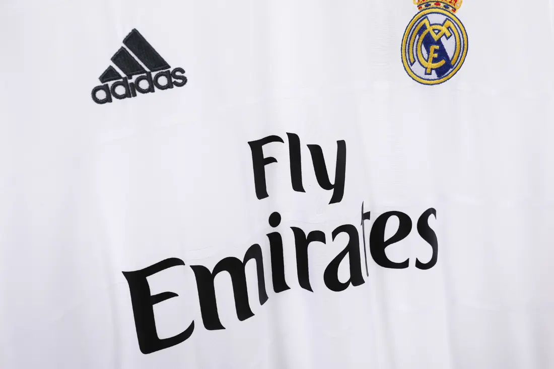 Foto 4 de Manga larga: Temporada 2013/14 Real Madrid local retro 3B