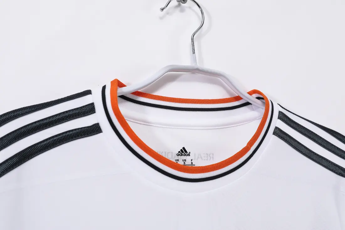 Foto 7 de Manga larga: Temporada 2013/14 Real Madrid local retro 3B