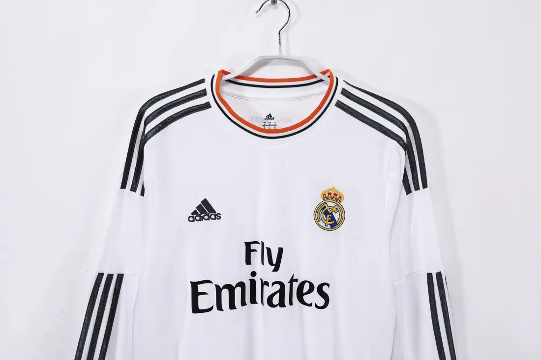 Foto 8 de Manga larga: Temporada 2013/14 Real Madrid local retro 3B