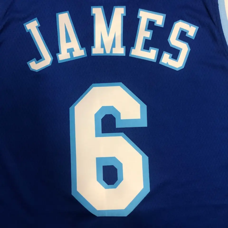Foto 7 de Los Lakers Noche Latina (cuello alto) azul número 6 James