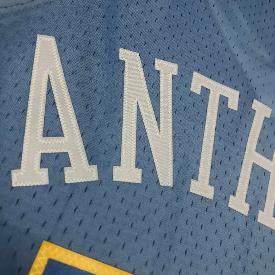 Foto 3 de Camiseta retro MN termoimpresa: SW Denver Nuggets temporada 03/04 azul Carolina n.º 15 Anthony
