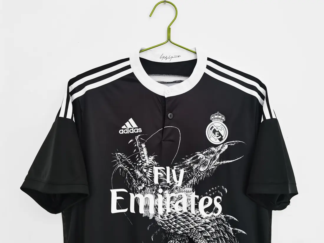 Foto 3 de Temporada 2014/15 Real Madrid tercera equipación retro 5A
