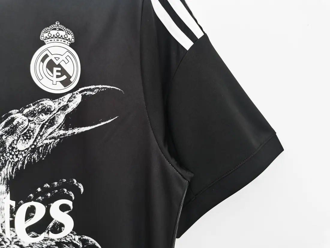 Foto 5 de Temporada 2014/15 Real Madrid tercera equipación retro 5A