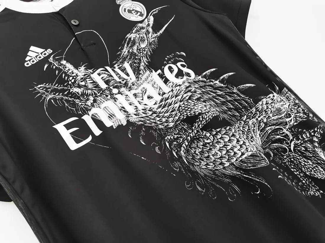 Foto 6 de Temporada 2014/15 Real Madrid tercera equipación retro 5A