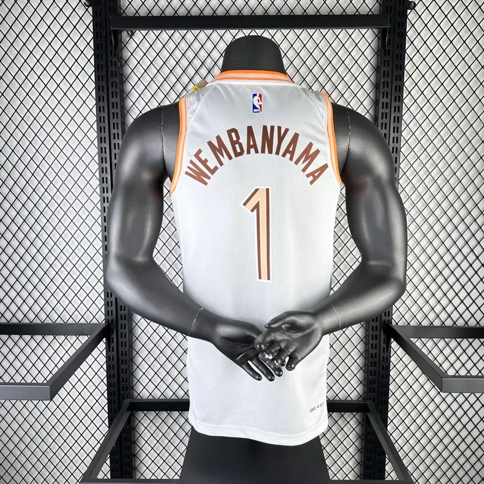 Foto 2 de Temporada 24 - Spurs - Edición Ciudad - nº 1 Wembanyama