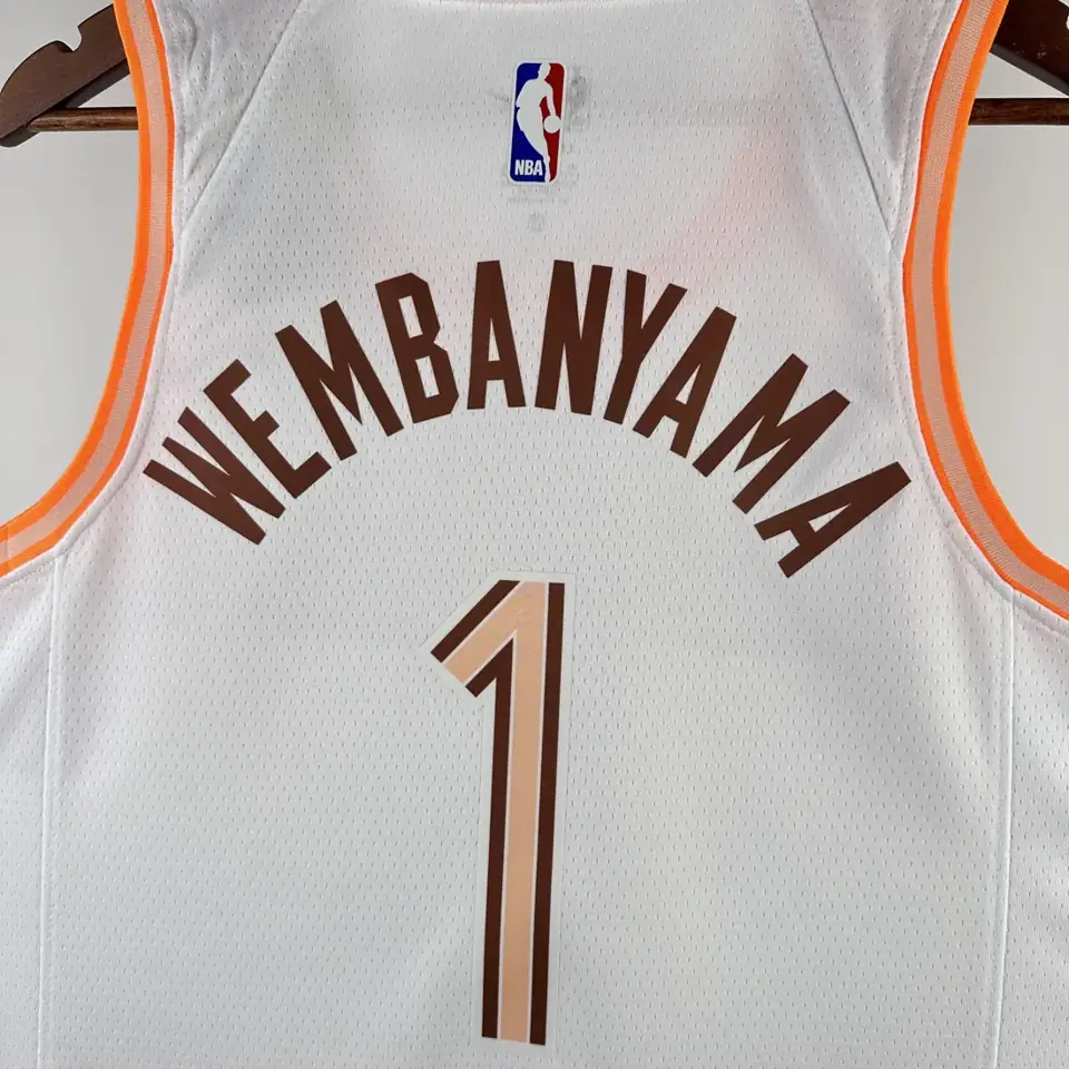 Foto 5 de Temporada 24 - Spurs - Edición Ciudad - nº 1 Wembanyama