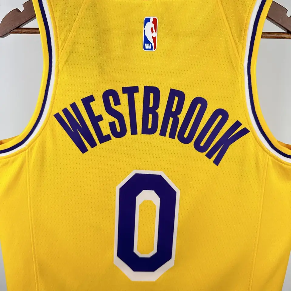 Foto 7 de Temporada 23 Lakers de Los Ángeles cuello redondo amarillo número 0 Westbrook