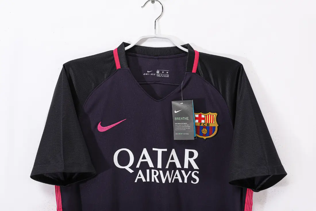 Foto 6 de Temporada 2016/17 Barcelona visitante (morado) 5 A