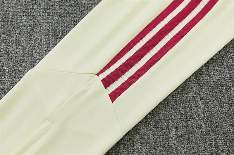 Foto 3 de 26/27 Real Madrid beige