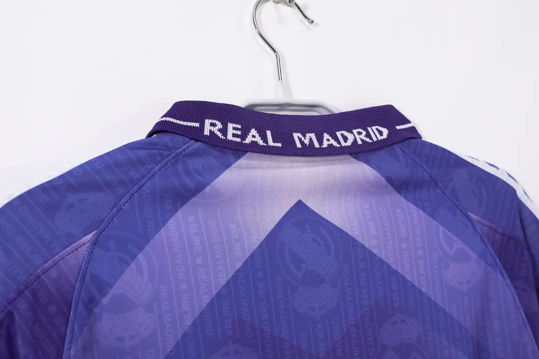 Foto 2 de Temporada 1996/97 Real Madrid visitante retro 5A