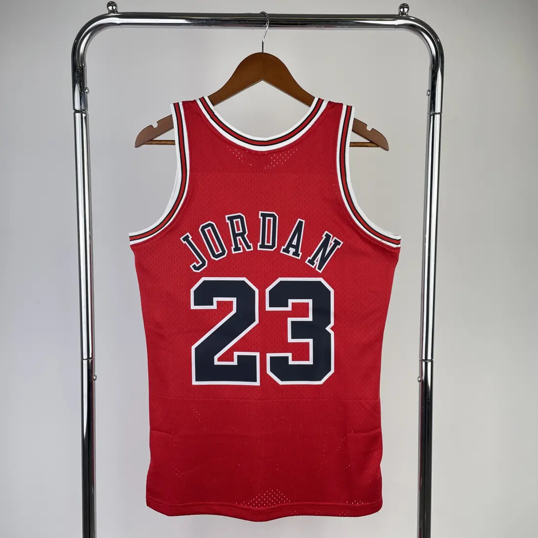 Foto 2 de MN camiseta retro termoimpresa: SW Chicago Bulls temporada 98 color rojo nº23 Jordan