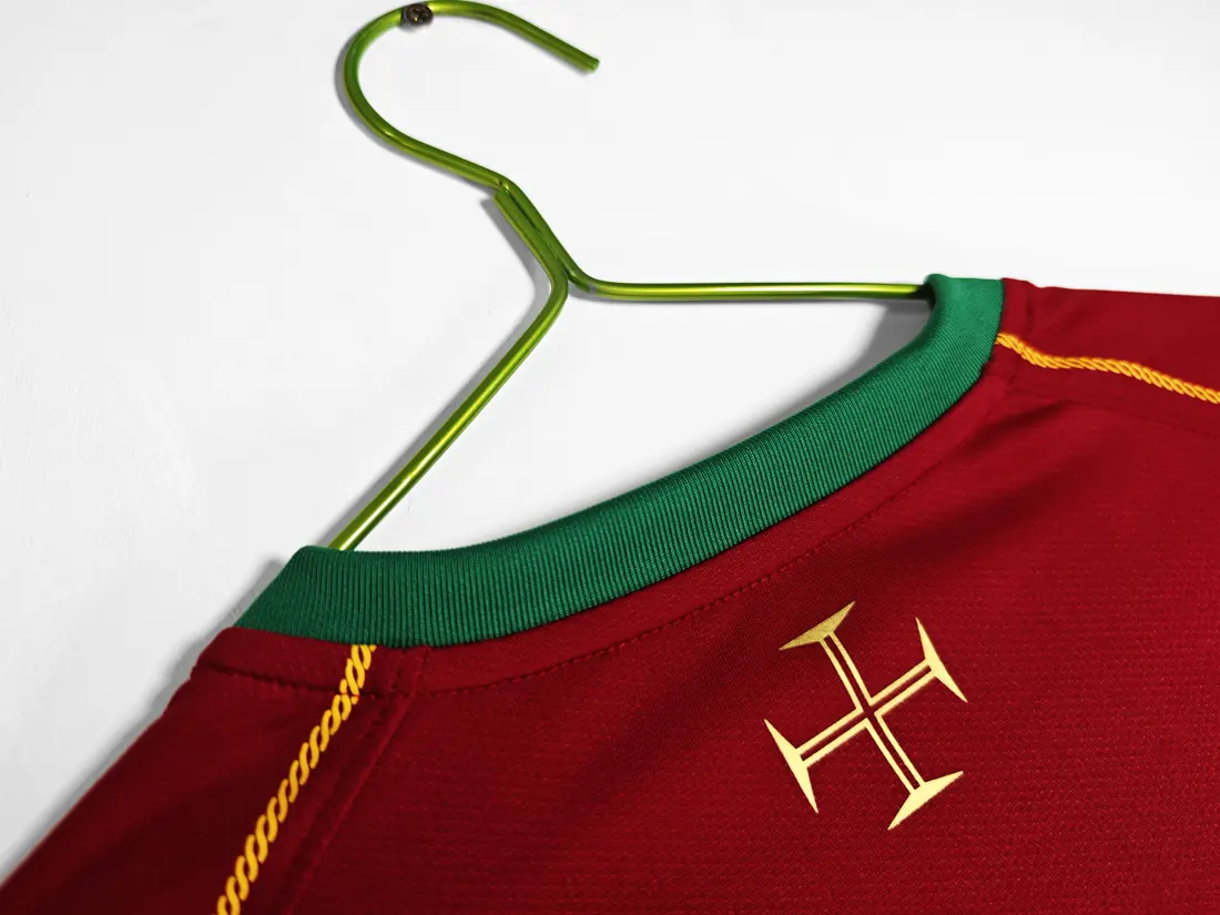 Foto 3 de Manga larga: camiseta retro de local de Portugal de la temporada 2006, número 3B