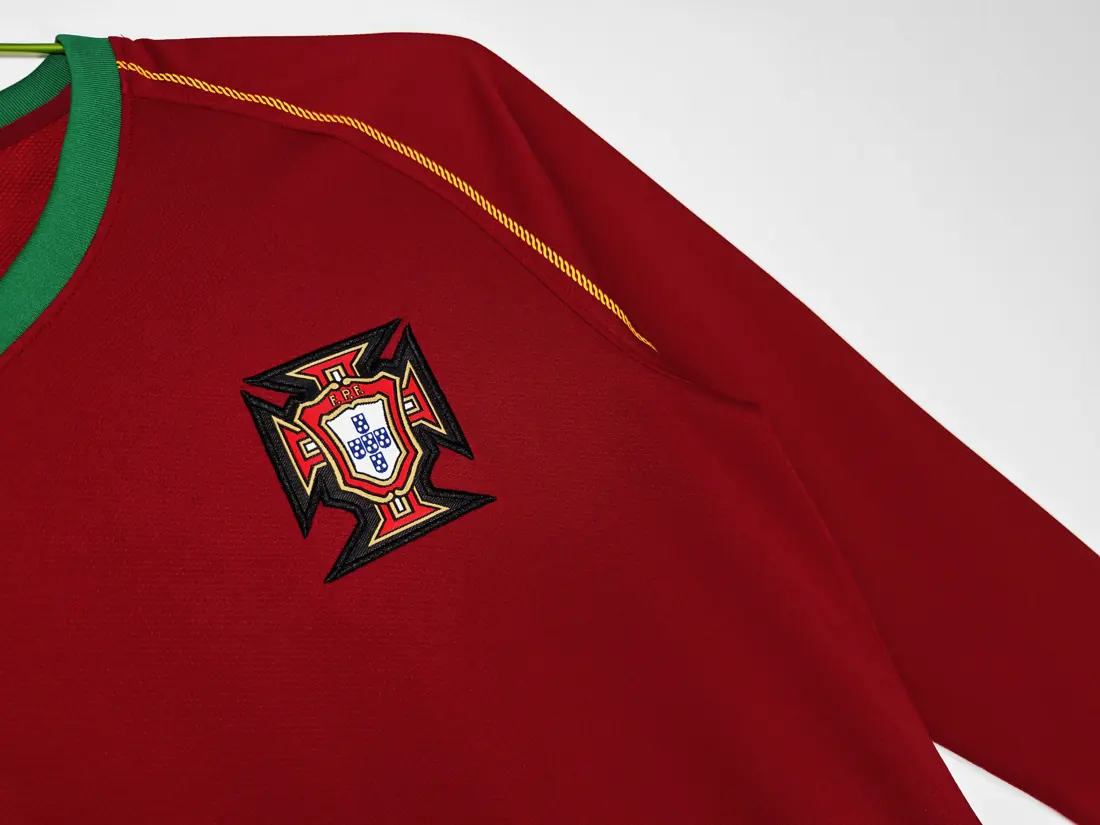 Foto 6 de Manga larga: camiseta retro de local de Portugal de la temporada 2006, número 3B