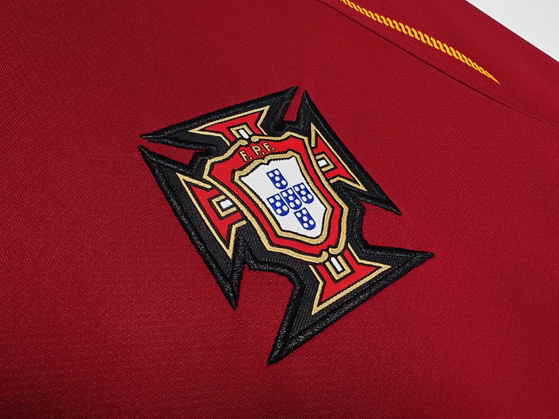 Foto 7 de Manga larga: camiseta retro de local de Portugal de la temporada 2006, número 3B
