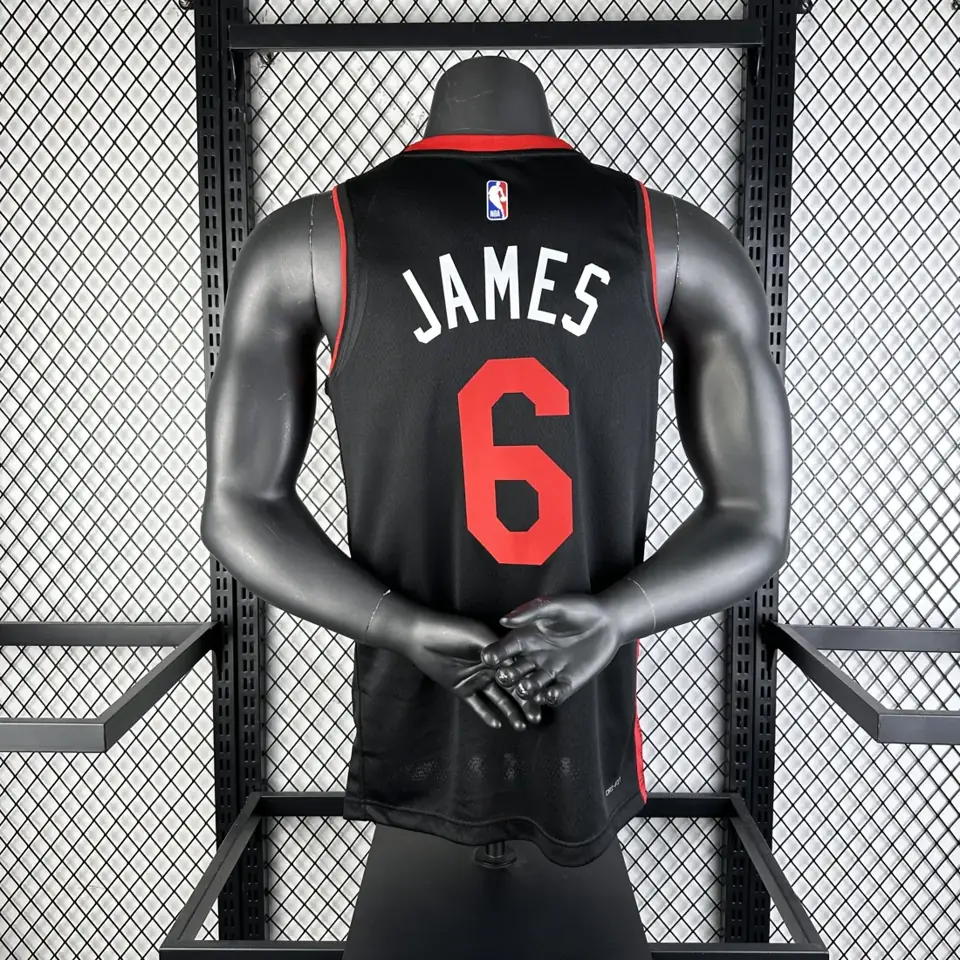 Foto 2 de Temporada 24 Heat Edición Ciudad número 6 James