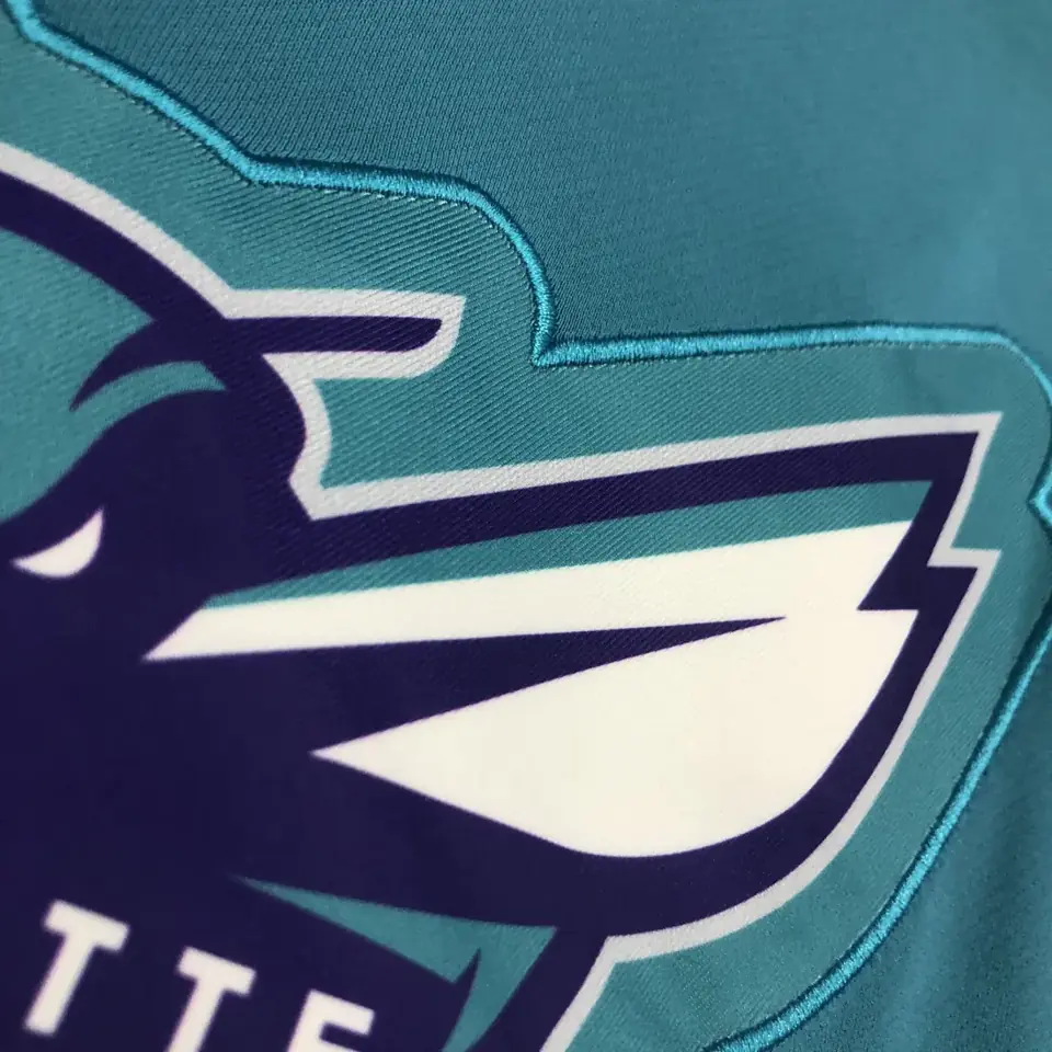 Foto 3 de Producto auténtico de tienda oficial internacional: versión de jugador GI chaqueta de calentamiento de los Hornets de Charlotte