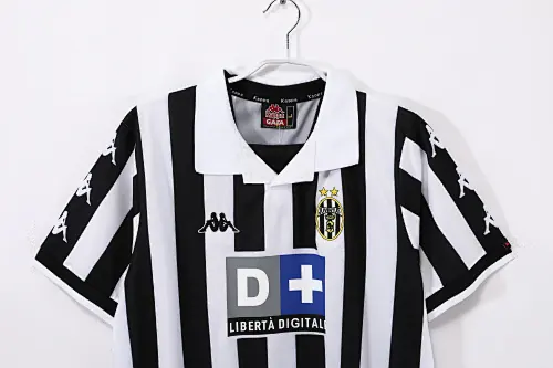 Foto 4 de Temporada 1999/00 Juventus local retro 8A