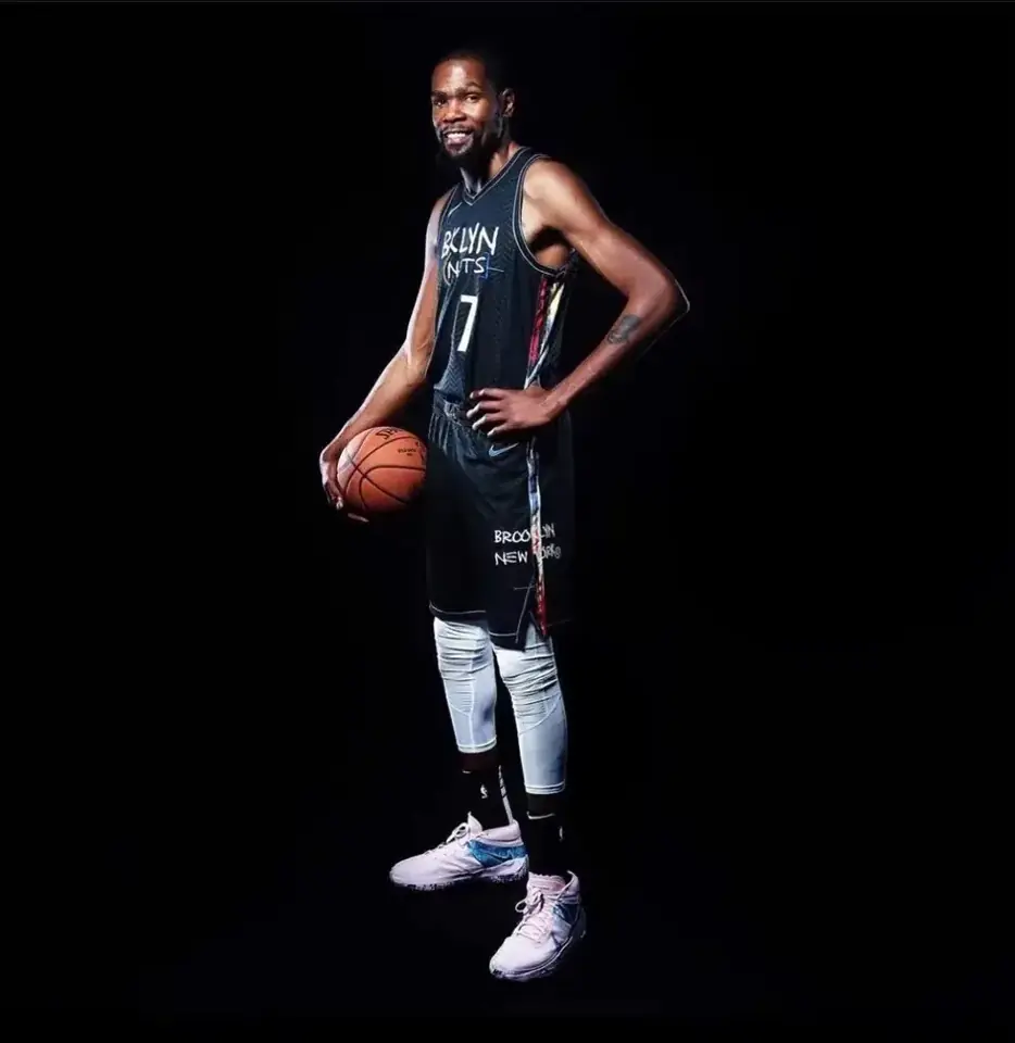 Foto 7 de Temporada 21 Nets de Brooklyn Edición City (grafiti) n.º 7 Kevin Durant