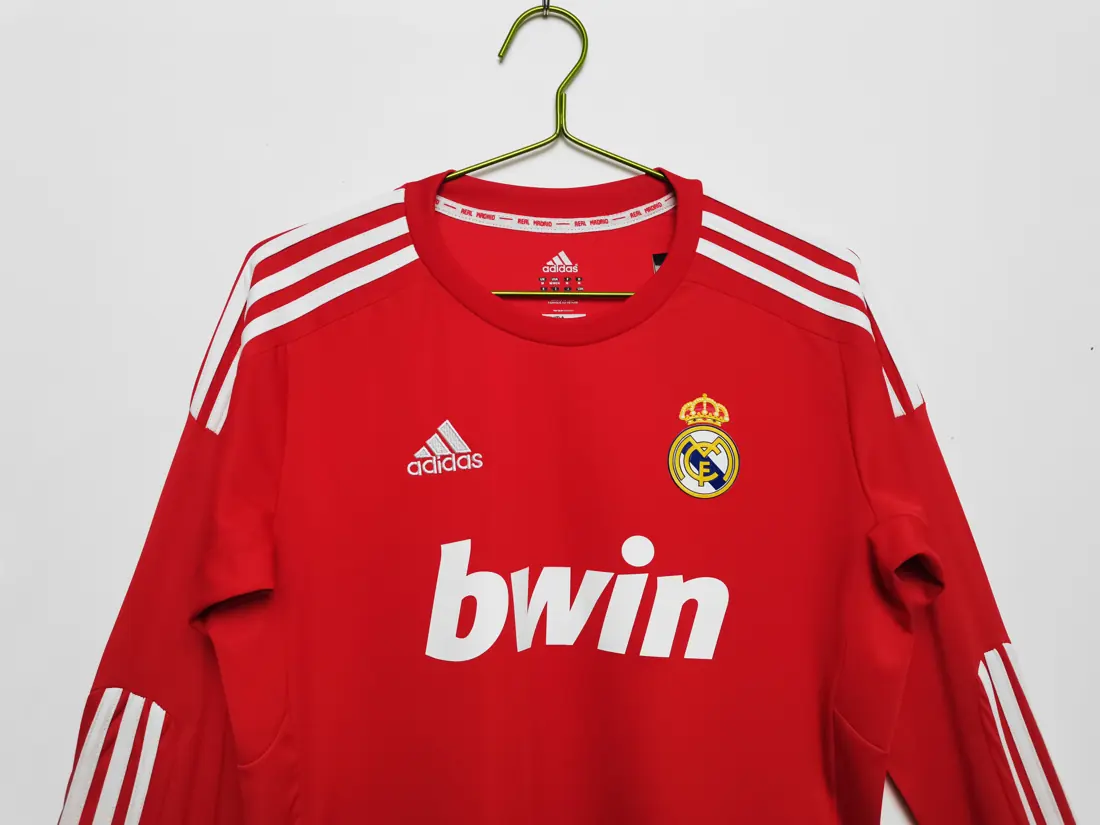 Foto 5 de Manga larga: Temporada 2011/12 Real Madrid tercera retro 0B