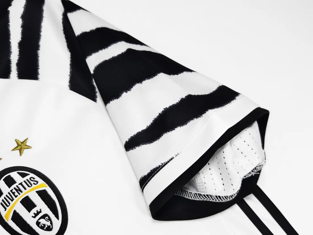 Foto 2 de Temporada 2016/17 Juventus tercera blanca retro 8A