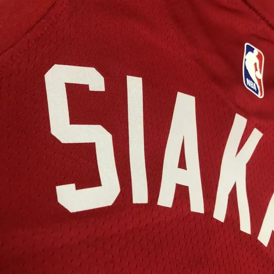 Foto 5 de Temporada 23 Raptors visitante rojo n.º 43 Siakam