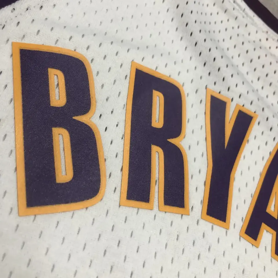Foto 4 de MN camiseta retro termoimpresa: SW Lakers temporada 03/04 cuello en V blanco nº 8 Kobe Bryant