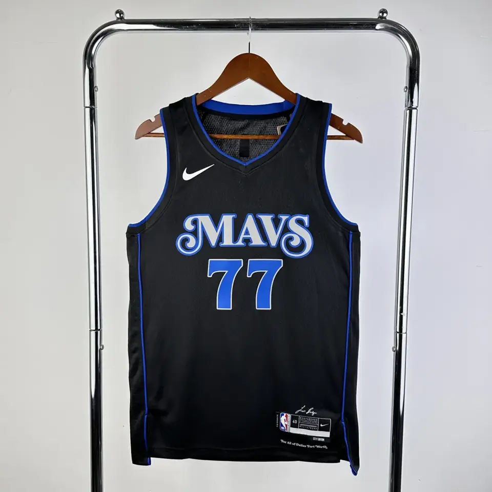 Foto 1 de Temporada 24 Mavericks Edición Ciudad número 77 Doncic