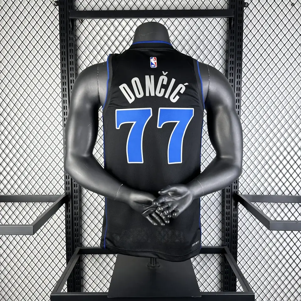Foto 2 de Temporada 24 Mavericks Edición Ciudad número 77 Doncic