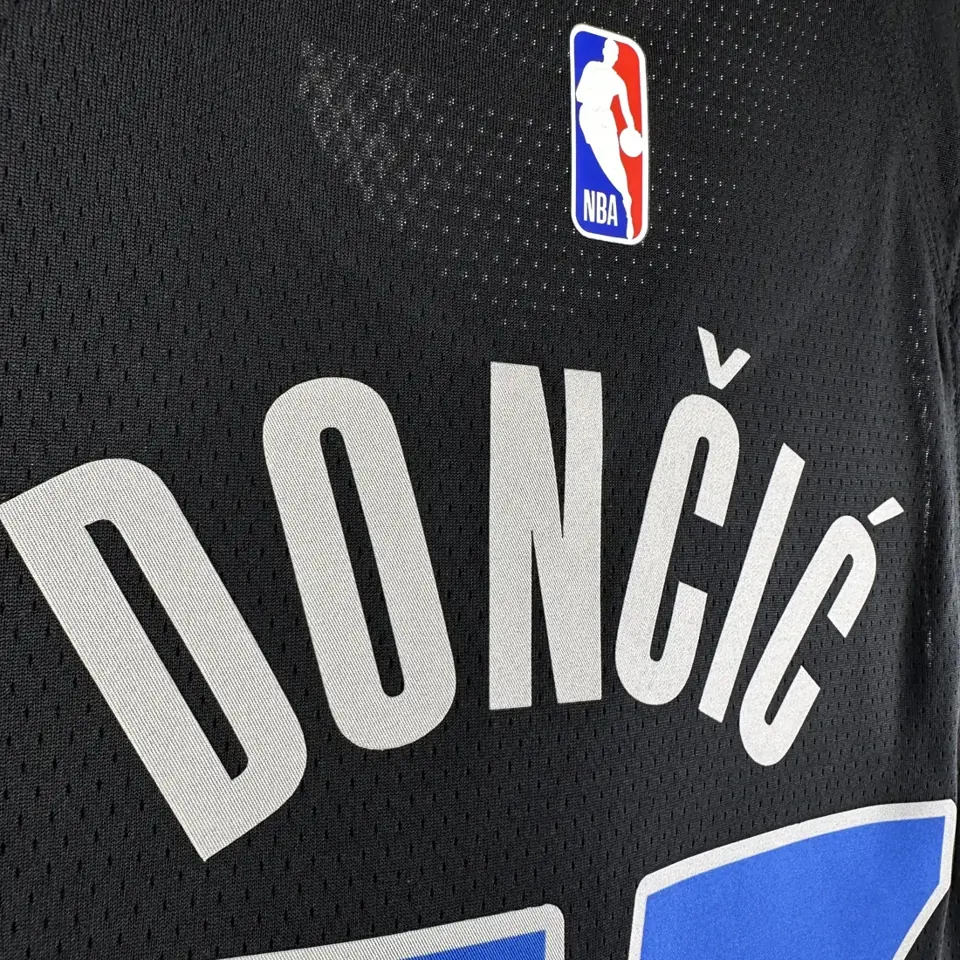 Foto 4 de Temporada 24 Mavericks Edición Ciudad número 77 Doncic