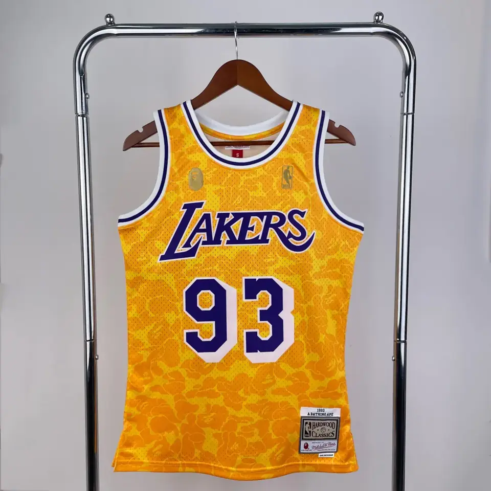 Foto 1 de Camiseta colaborativa BAPE×M&N: Los Angeles Lakers amarilla número 93