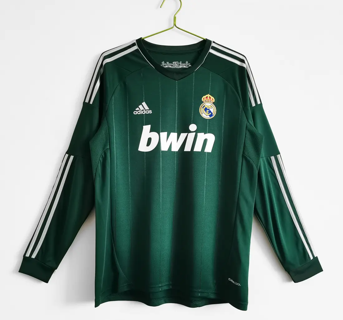 Foto 1 de Manga larga: temporada 2012/13 Real Madrid tercera equipación retro 3B