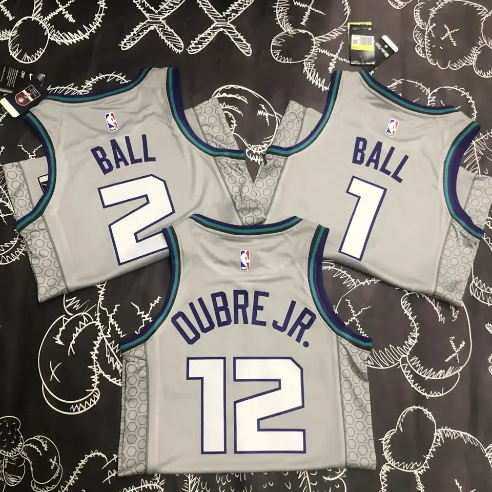 Foto 2 de Temporada 19 Hornets gris número 12 Oubre
