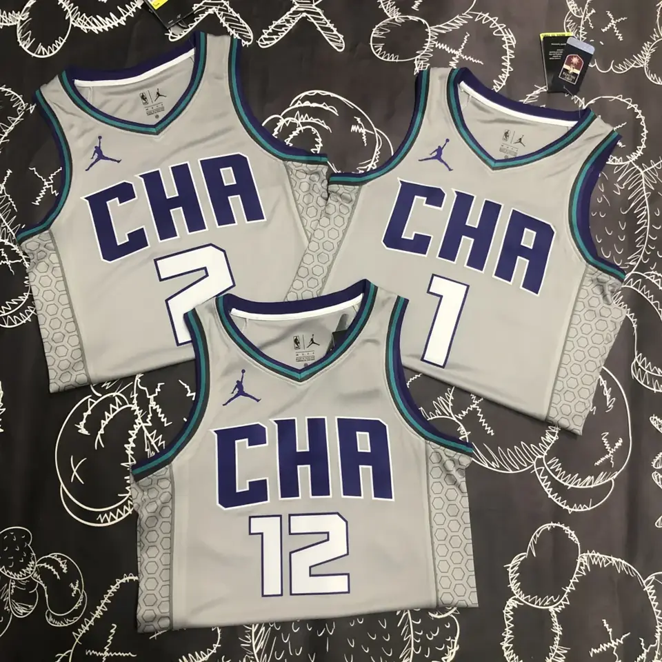 Foto 3 de Temporada 19 Hornets gris número 12 Oubre