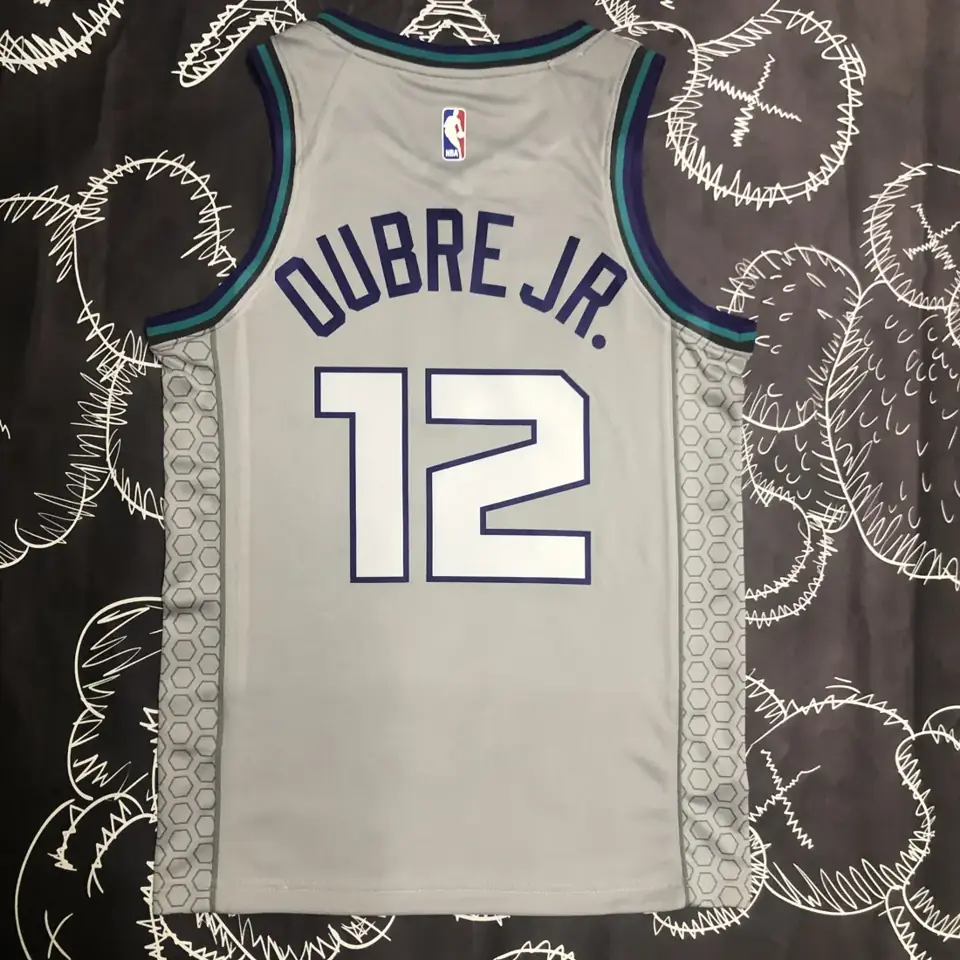 Foto 5 de Temporada 19 Hornets gris número 12 Oubre