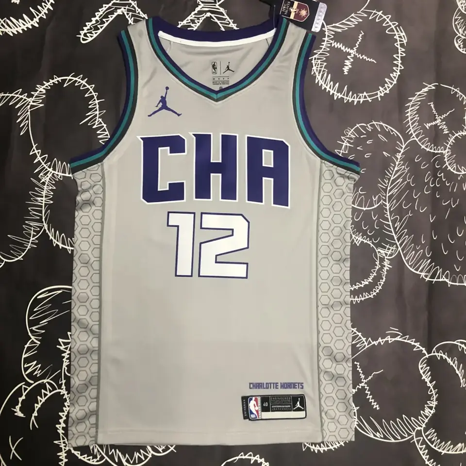 Foto 8 de Temporada 19 Hornets gris número 12 Oubre