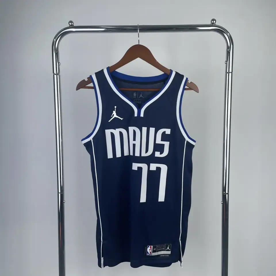 Foto 1 de temporada 23 Mavericks edición limitada Jordan nº 77 Luka Dončić