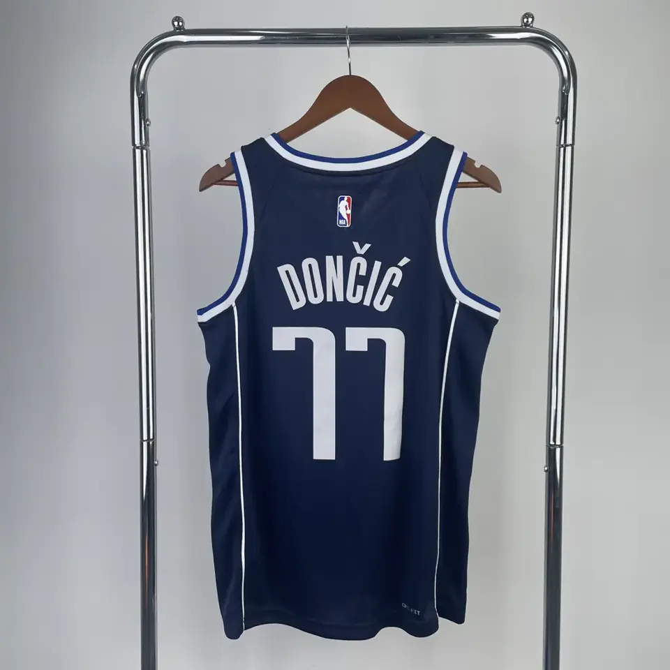 Foto 2 de temporada 23 Mavericks edición limitada Jordan nº 77 Luka Dončić