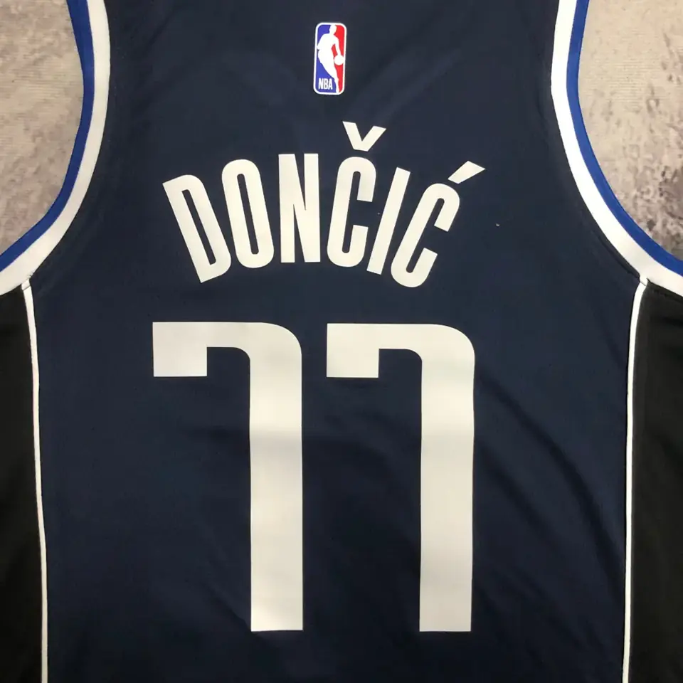 Foto 3 de temporada 23 Mavericks edición limitada Jordan nº 77 Luka Dončić