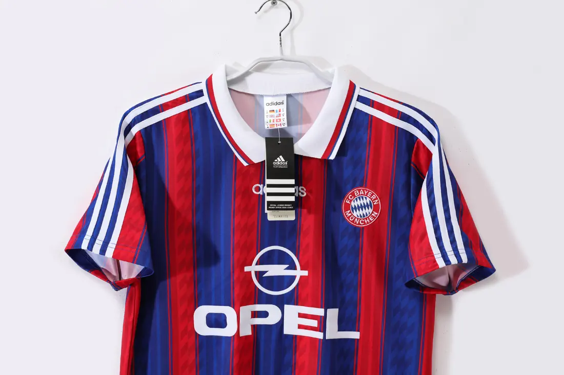 Foto 5 de Temporada 1995/97 Bayern de Múnich local retro 8A