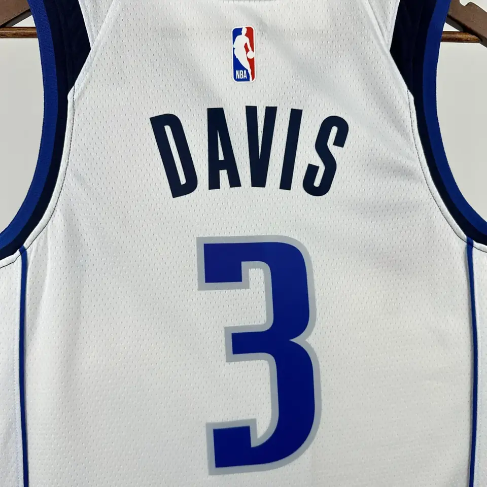Foto 5 de Temporada 23 Mavericks blanco número 3 Davis