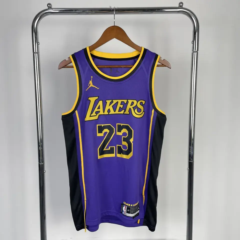 Foto 1 de Temporada 23 Lakers edición Jumpman número 23 James