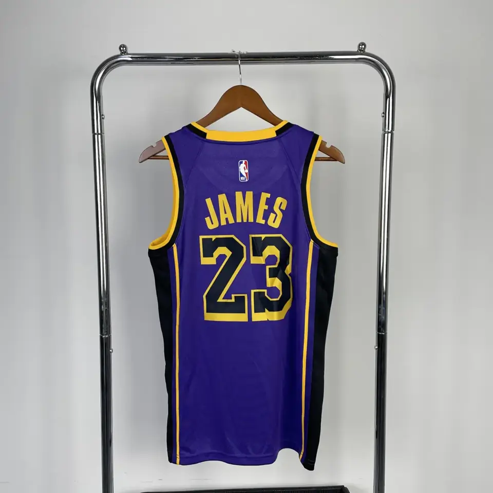Foto 2 de Temporada 23 Lakers edición Jumpman número 23 James