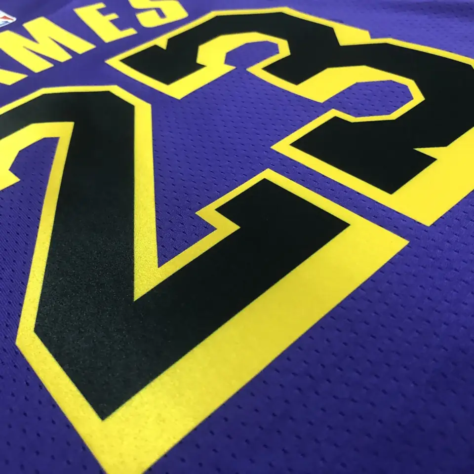 Foto 3 de Temporada 23 Lakers edición Jumpman número 23 James